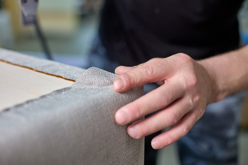 Reparatur eines Sofas